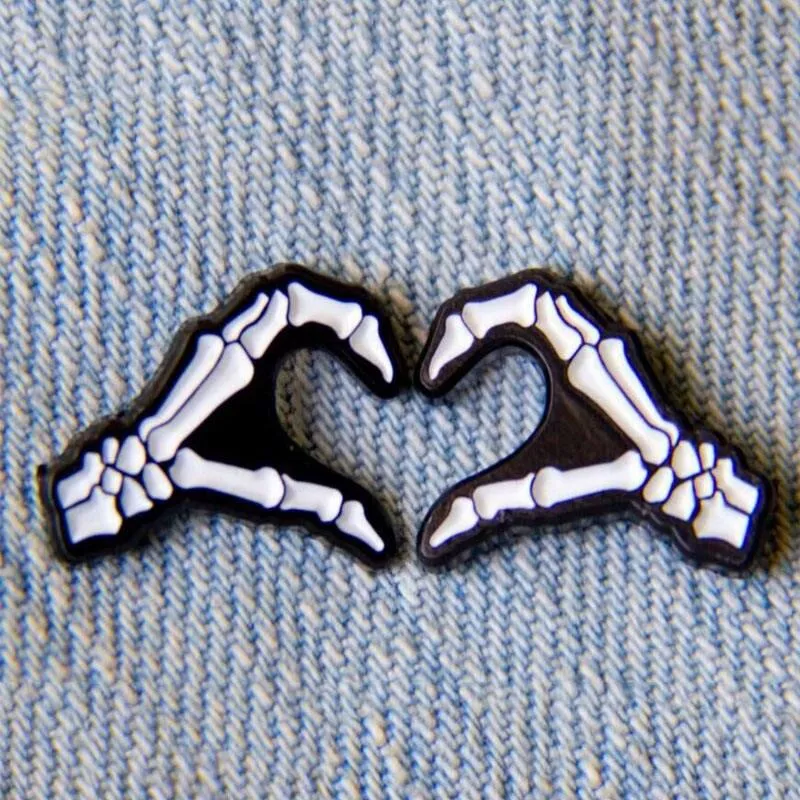 2 Pce/set Hand Bone Heart-Shaped Enamel Pin White Skeleton Brooch Backpack Clothes Lapel Halloween Jewelry Gift for Friends